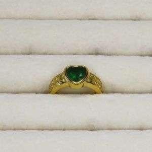 NEW 18K GOLD PLATED GREEN CRYSTAL HEART RING